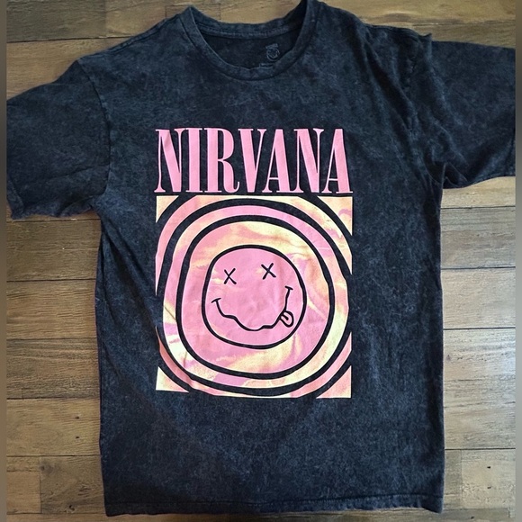 NIRVANA T SHIRT black with pink logo - Picture 1 of 6